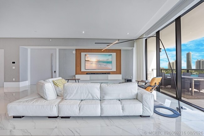 Building Photo - 5000 Island Estates Dr