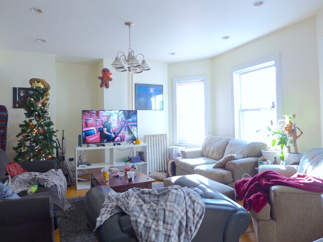 Building Photo - 336 Faneuil St