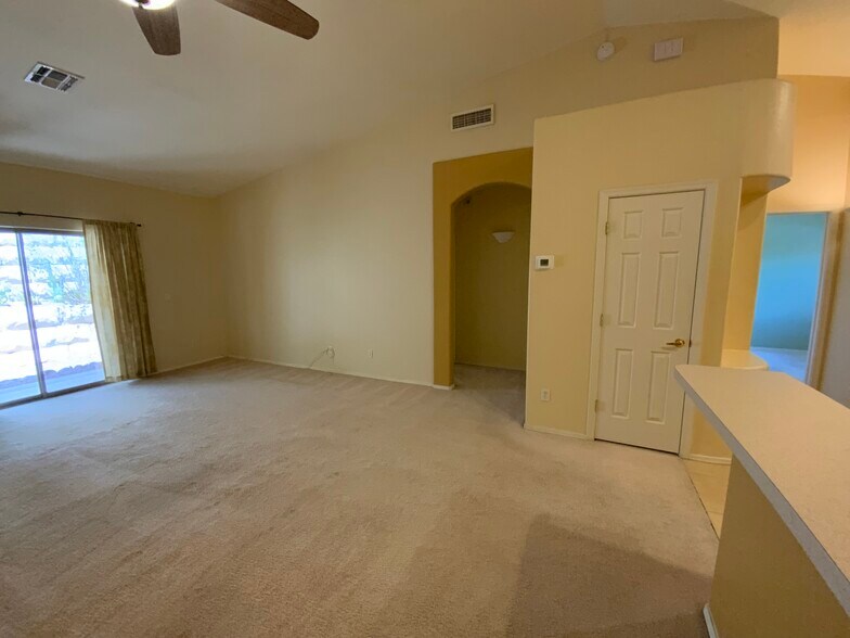 Building Photo - 3853 N Forest Park Dr