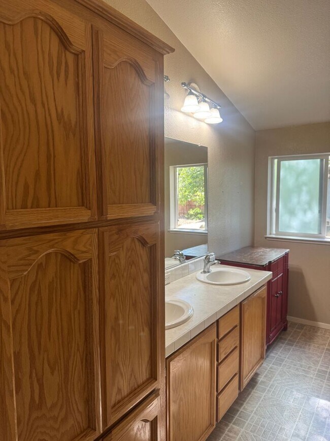 Building Photo - 3 BEDROOM COUNTRY HOME IN SHINGLETOWN