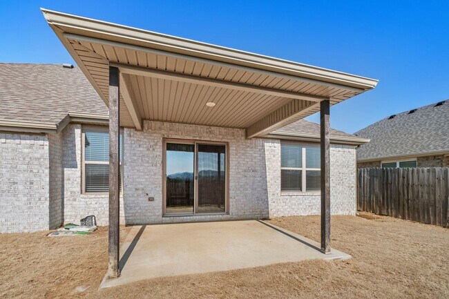 Building Photo - 4-Bed Home in West Fayetteville | Built 2021