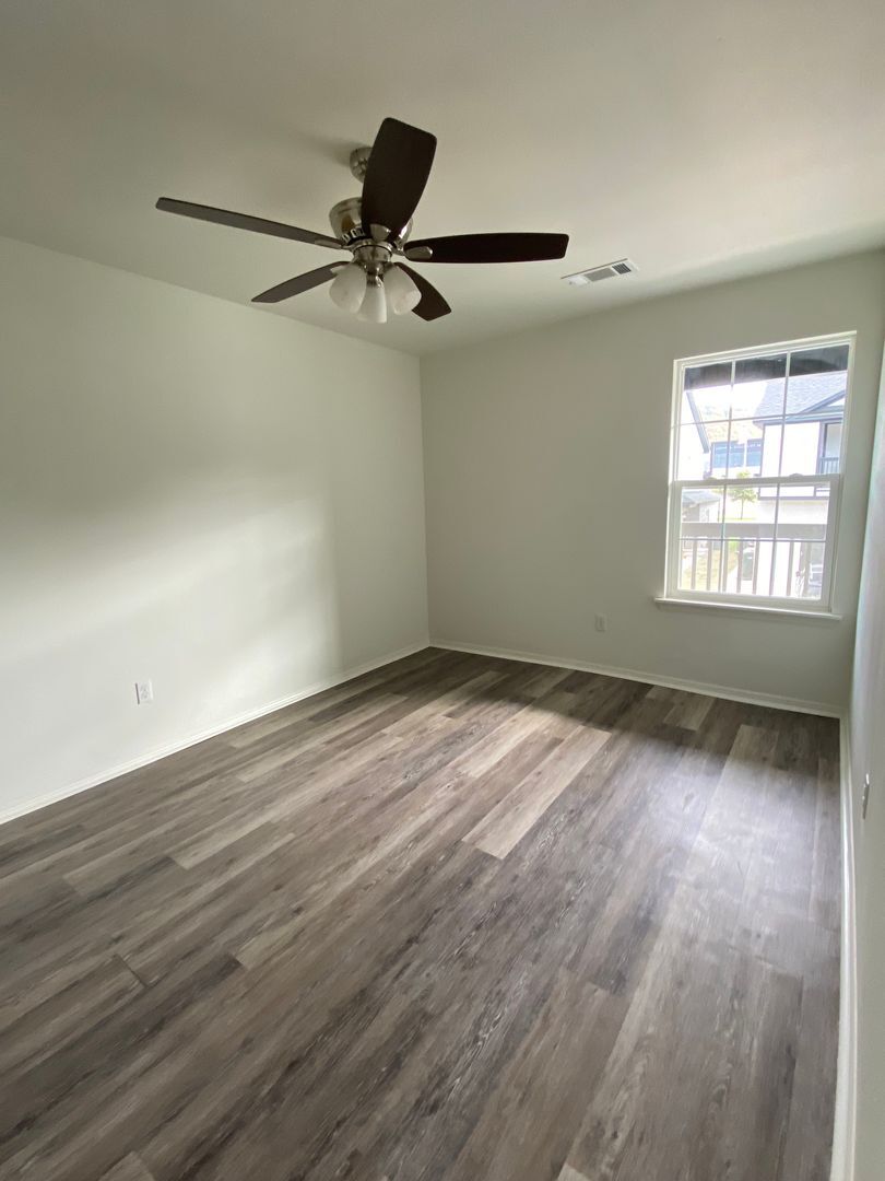 Building Photo - 916 S Amarillo Ave