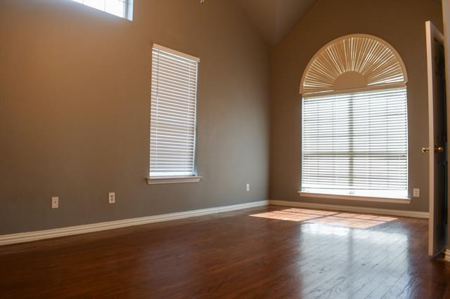 Building Photo - 409 Royal Crest Dr