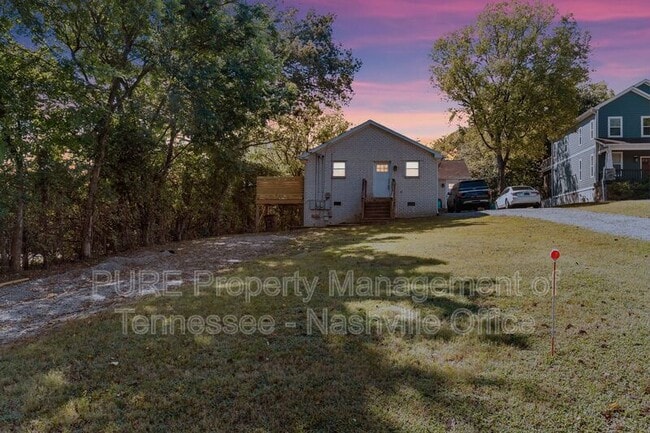 Building Photo - 622 Maplewood Ln