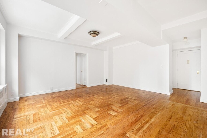 Building Photo - 433 W 34th St.