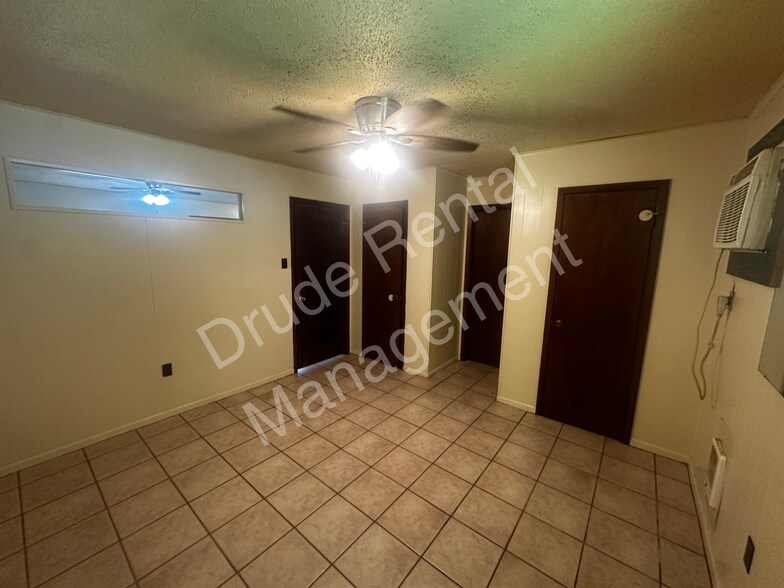 Building Photo - 42219 W Yellow Water Rd