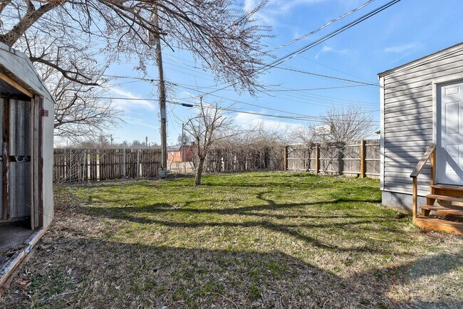 Building Photo - 1426 NE 24th St