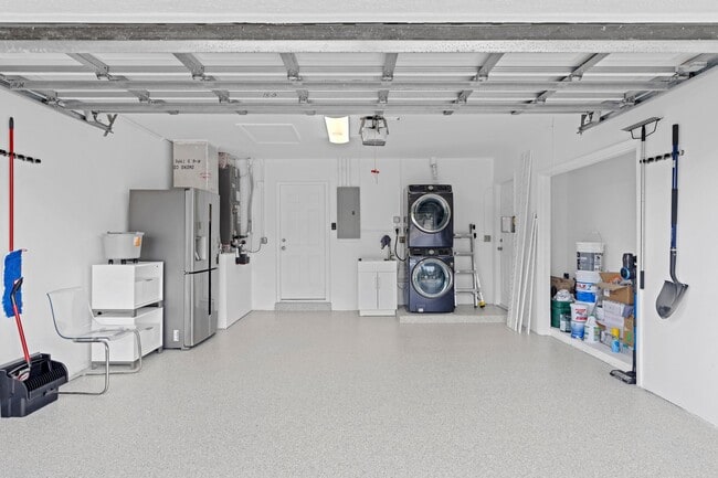 Building Photo - 391 SE 7th Ave