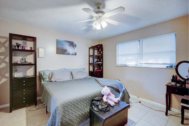 Building Photo - 8867 Sunset Dr