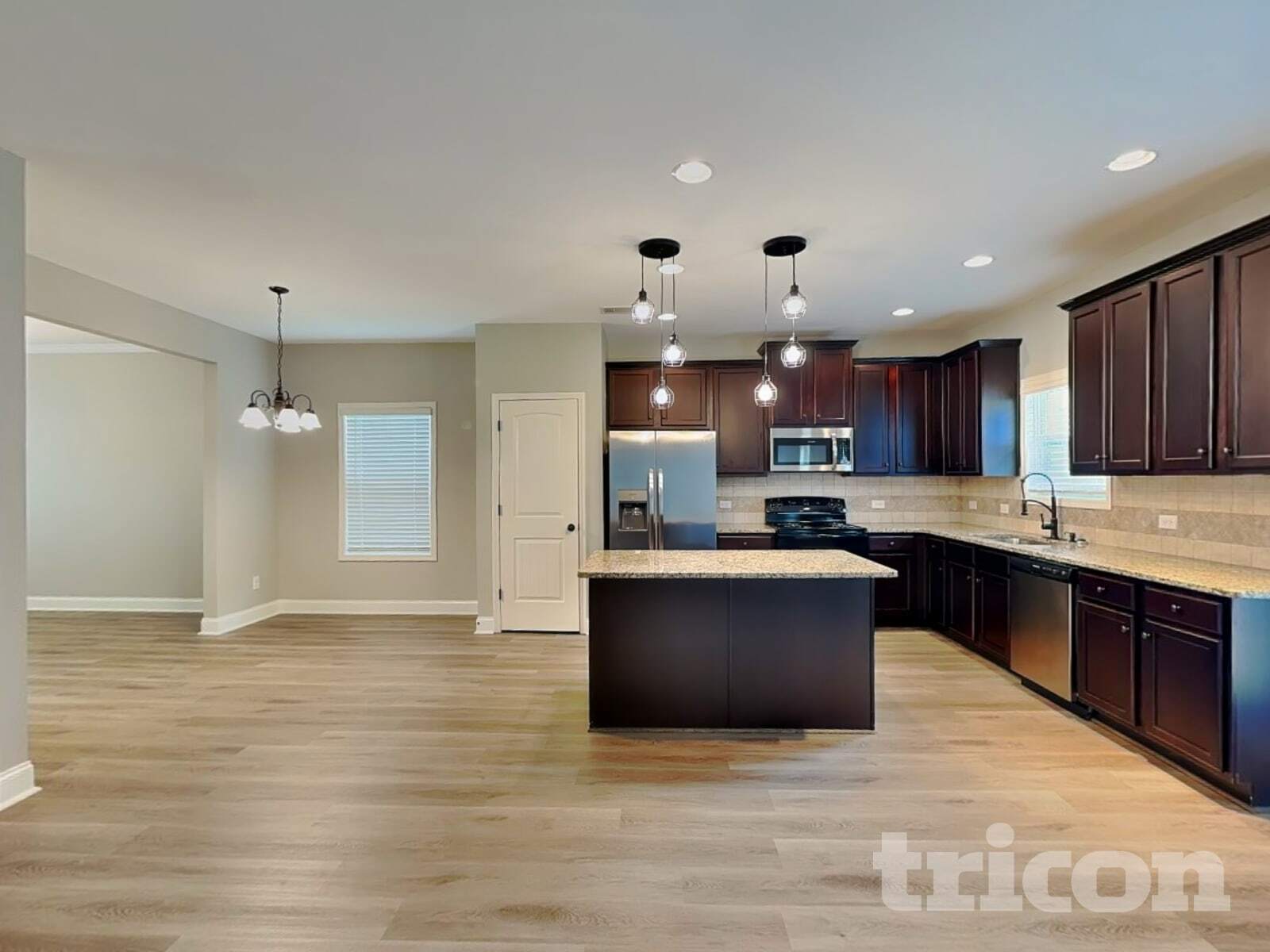 Building Photo - 1124 Hartwell Rd