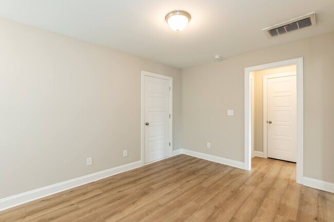Building Photo - 1014 Greatland Rd