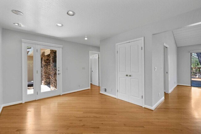 Building Photo - 7175 Red Holly Ct