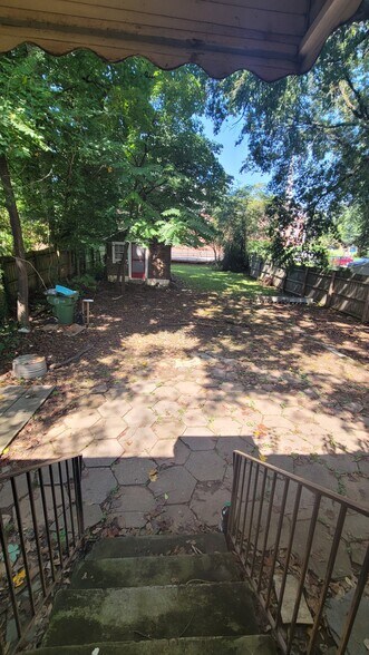 Backyard patio with spacious yard for a garden - 309 Dargan Pl SW