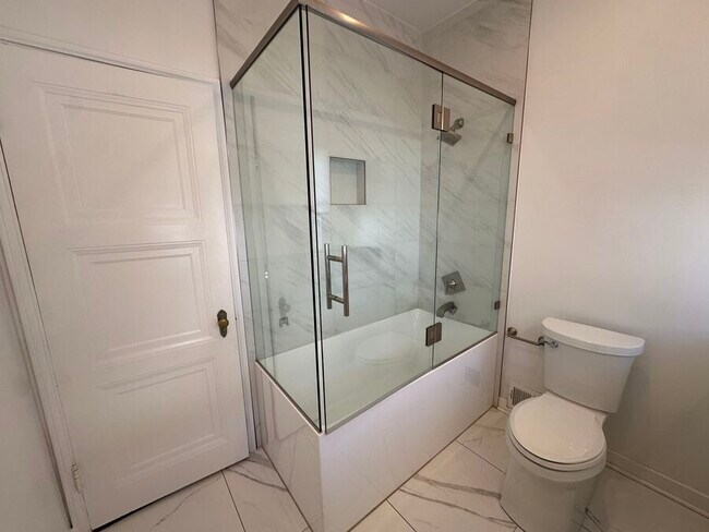 Building Photo - 1407 Laurel Ave