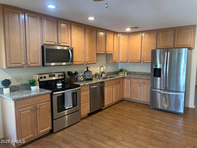 Building Photo - 14017 N 38th Dr