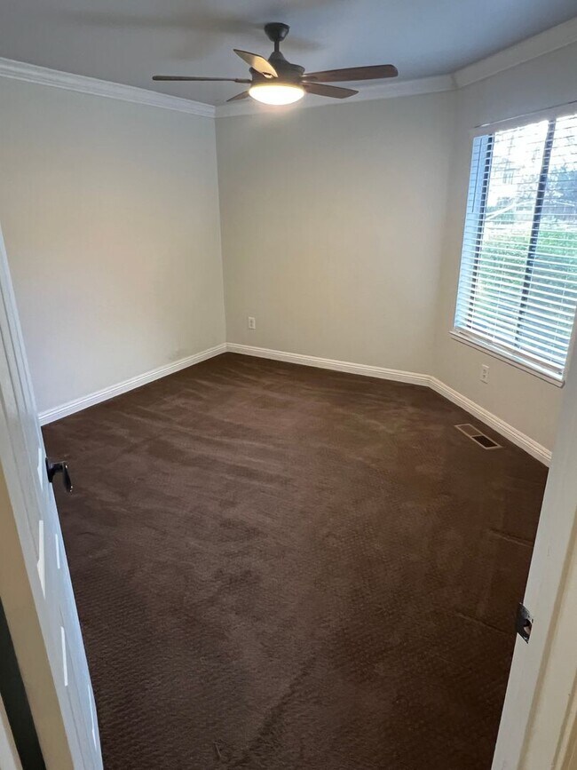 Building Photo - 3 bedroom, 2 bathroom, 1447 Sq Ft