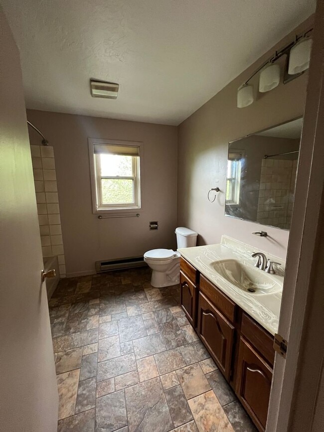 Building Photo - Humbolt Lp condos