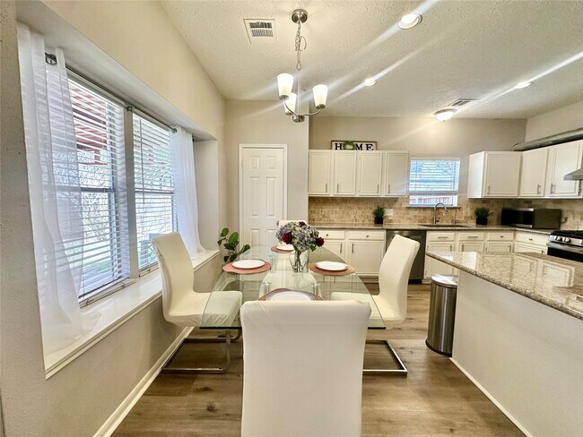 Building Photo - 1502 Sheffield Dr