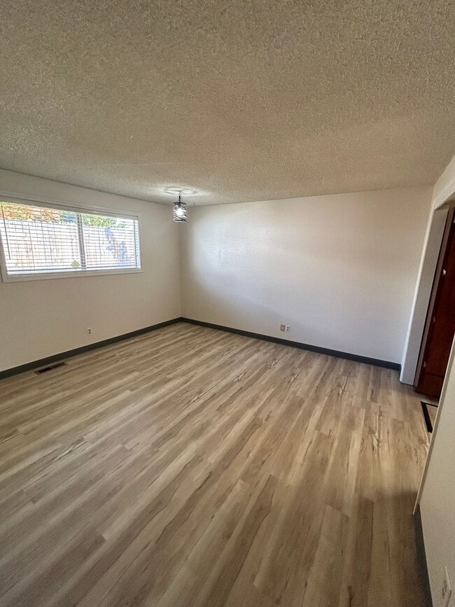 Building Photo - 2 Bedroom 2 Bath House