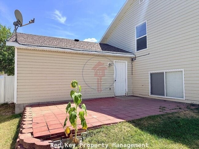 Building Photo - 900 W Single Family Home