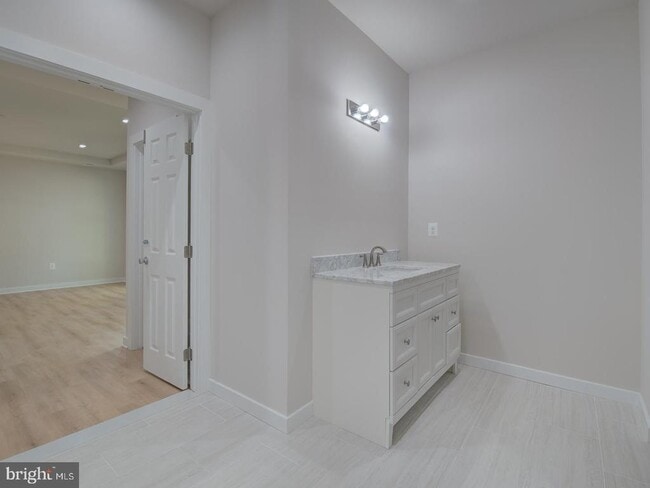 Building Photo - 14750 Jordan Ln