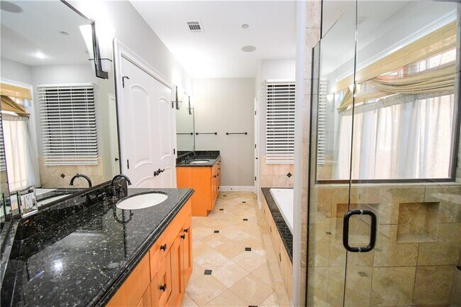 Building Photo - 4 Prichard Way NE