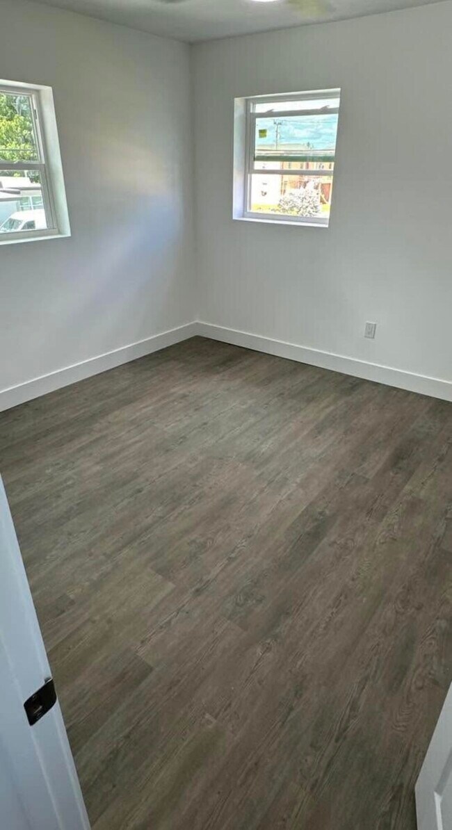 Building Photo - 700 NW 3rd Ave