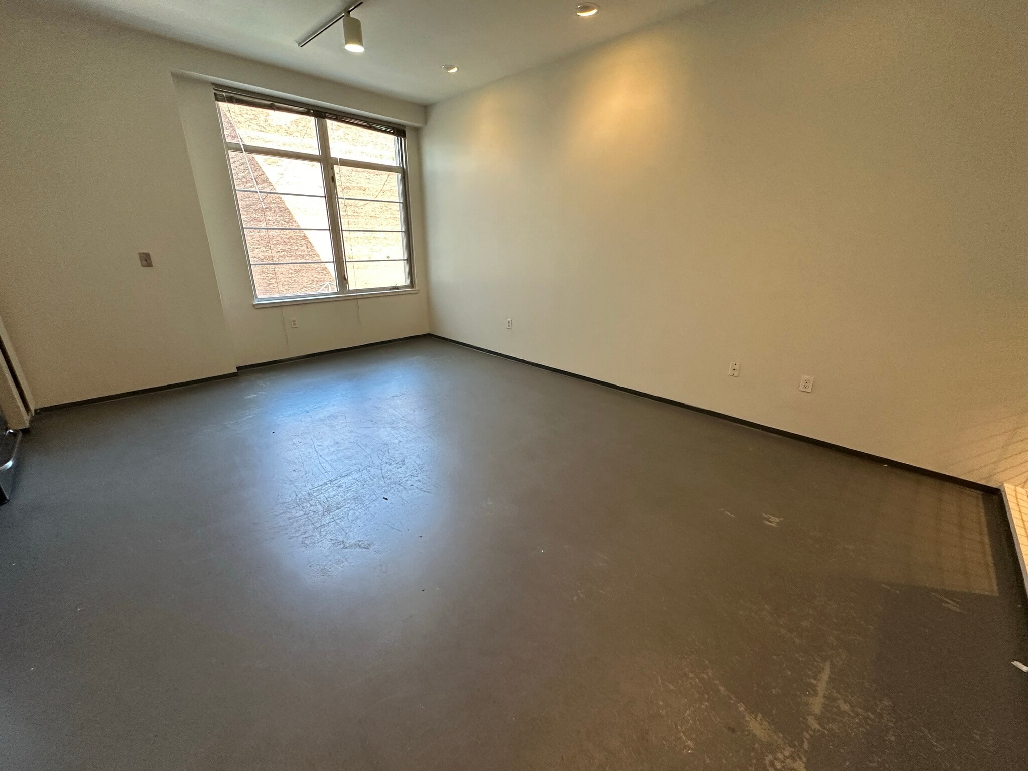 Building Photo - 117 E Berkeley St