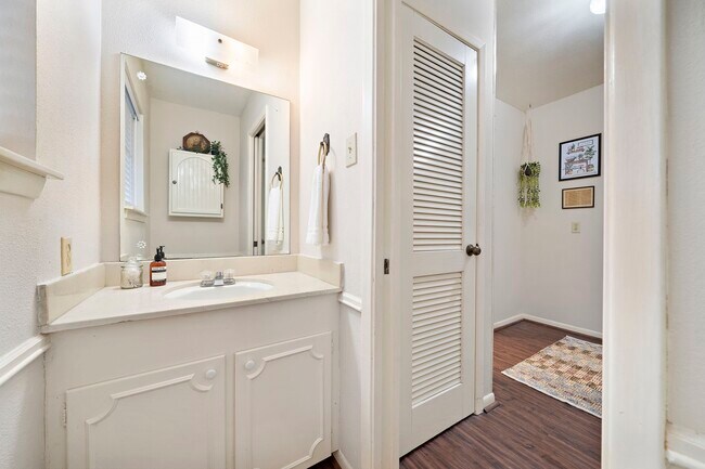 Building Photo - 4912 Goose Creek Dr