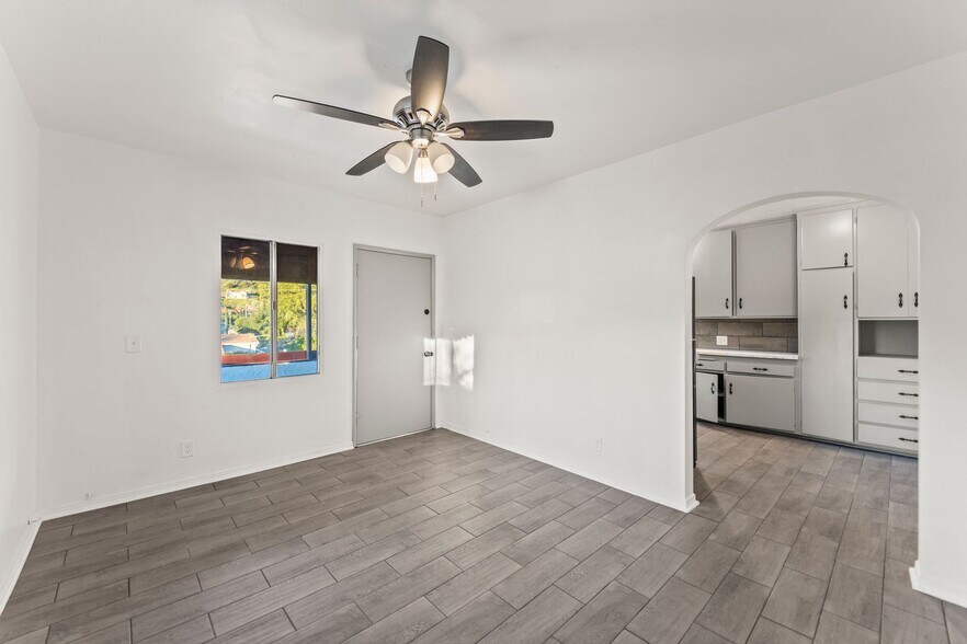 Building Photo - 10639 Fitzroy Ave