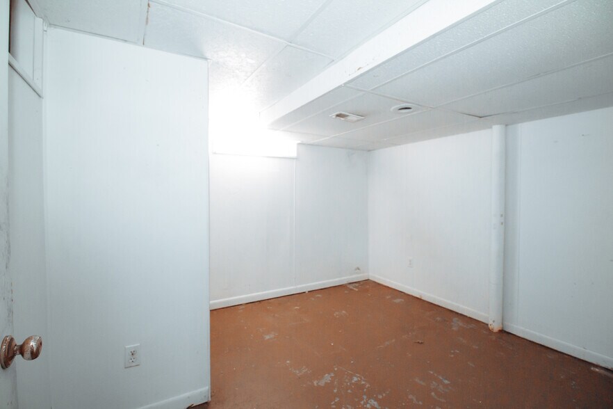 Building Photo - 4122 Fairview Dr