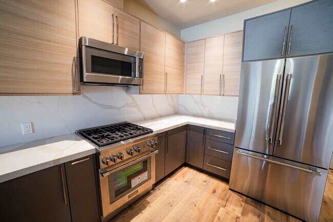 Building Photo - Rhine House Lofts