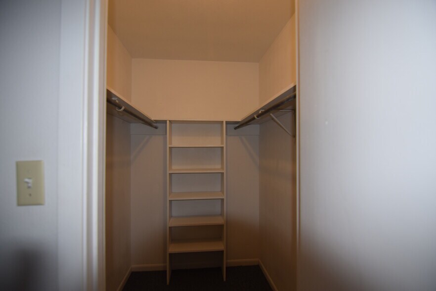 Walk in closet - 1126 Hollow Creek Dr
