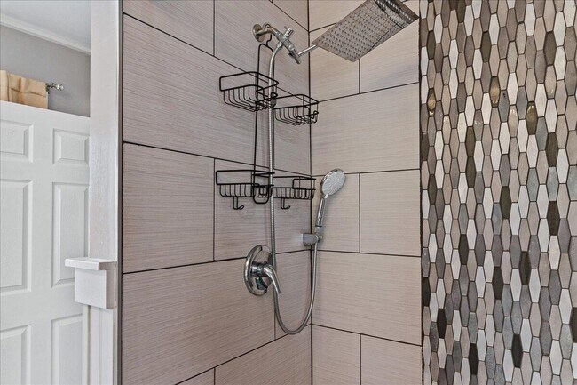 Building Photo - 40 S Richardson Ave