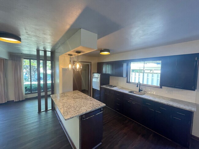 Building Photo - Beautiful 3 bedroom 2 bath home located in Southern Hills Subdivision