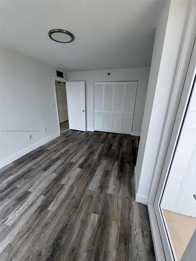 Building Photo - 15645 Collins Ave