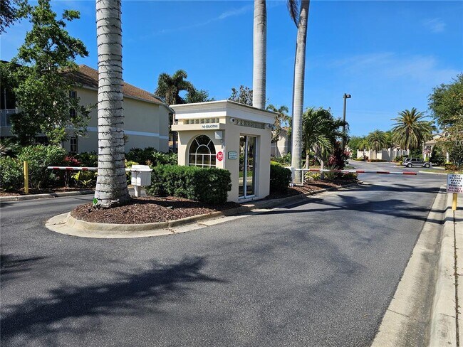 Building Photo - 4250 Players Pl