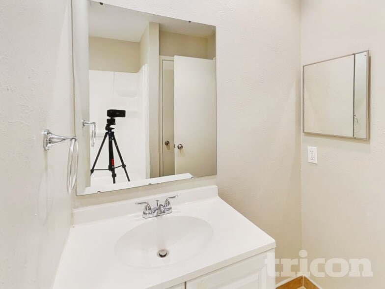 Building Photo - 2407 Springridge Dr