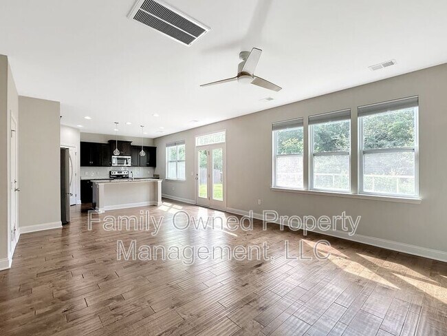 Building Photo - 206 Wathen Dr