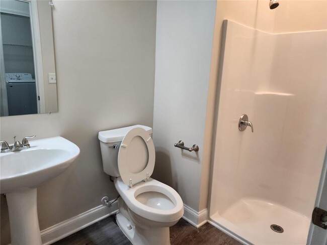 Building Photo - 465 Roland Manor Dr
