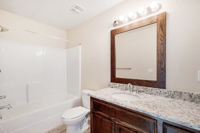 Building Photo - Stylish 3 Bed, 2 Bath Apartment in Georgetown