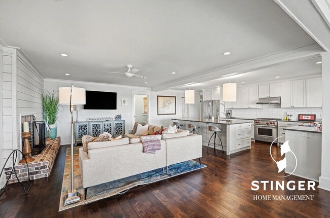 Building Photo - 73 Sunset Blvd