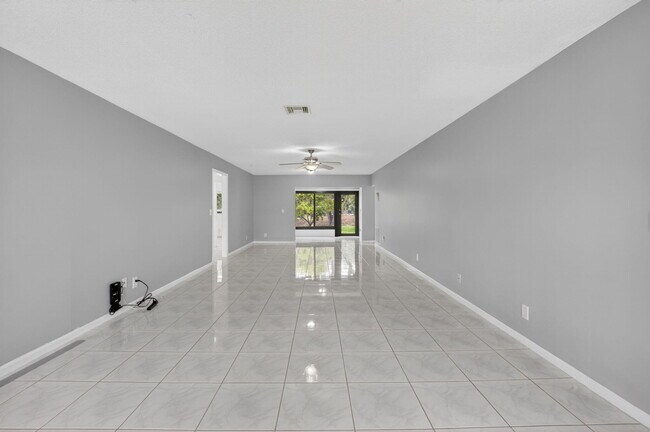 Building Photo - 4944 Equestrian Cir