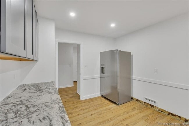 Building Photo - 275 High St