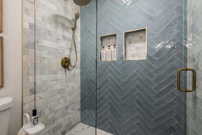 Building Photo - 145 S Shore Dr