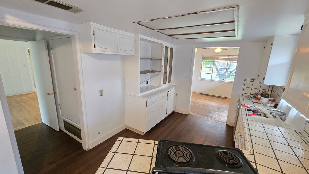 Building Photo - 1235 W Dayton Ave