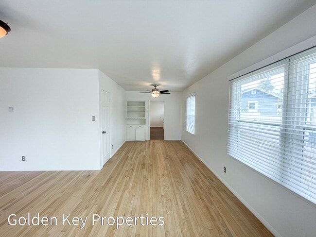 Building Photo - Charming single level home in South Oceans...