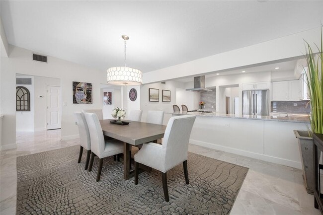 Building Photo - 540 59th Ave