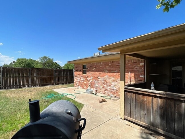 Building Photo - 7702 Knoxville Dr