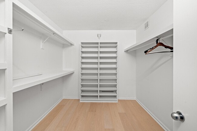 Building Photo - 1015 33rd St NW